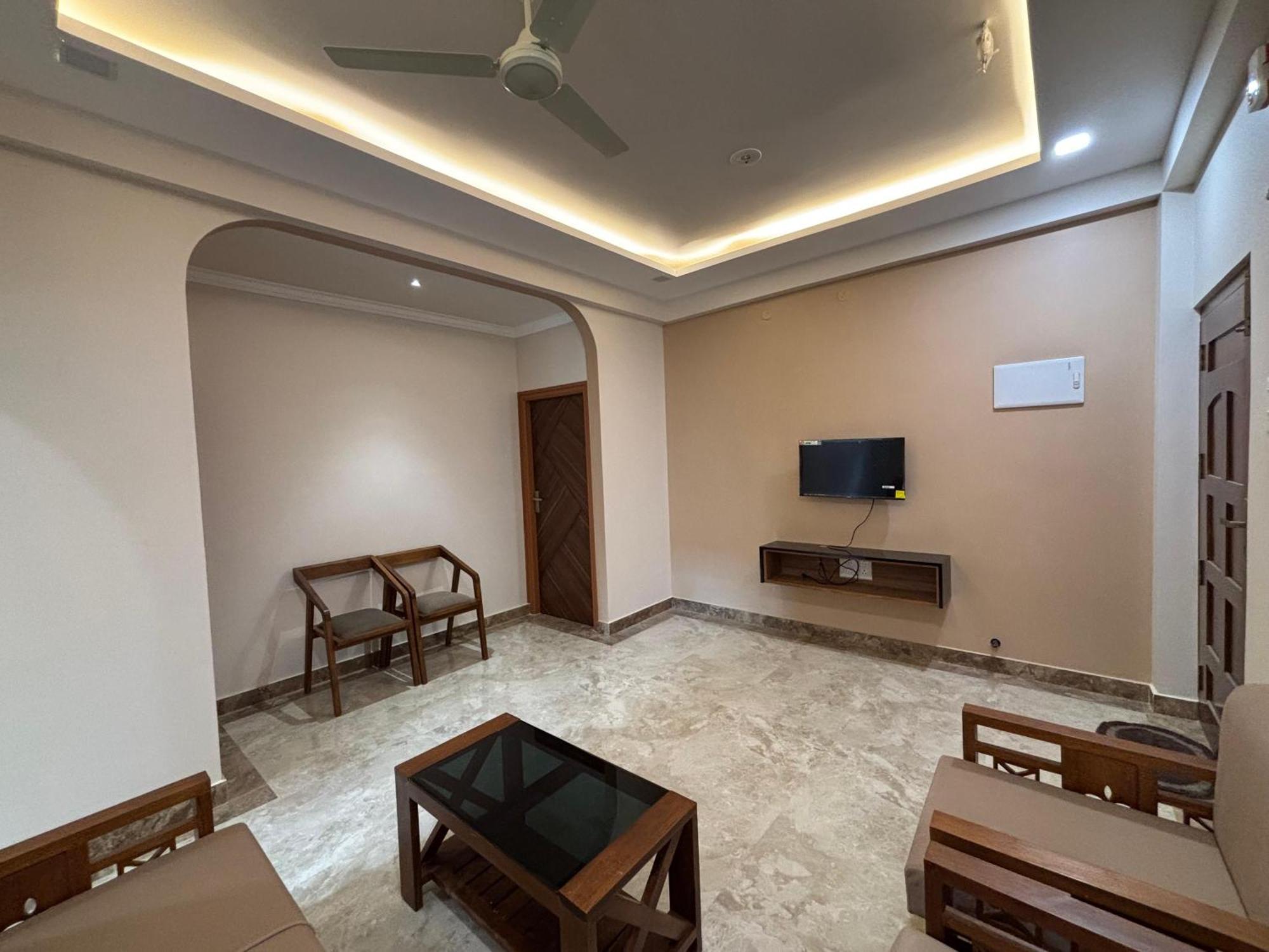 Srirangam Nandavanam Service Apartments Tiruchirappalli Δωμάτιο φωτογραφία
